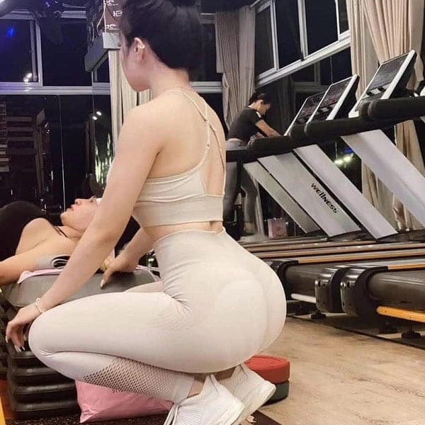 Nurul, 22, escort in Dubai — Vietnamese (photo 1 of 9)