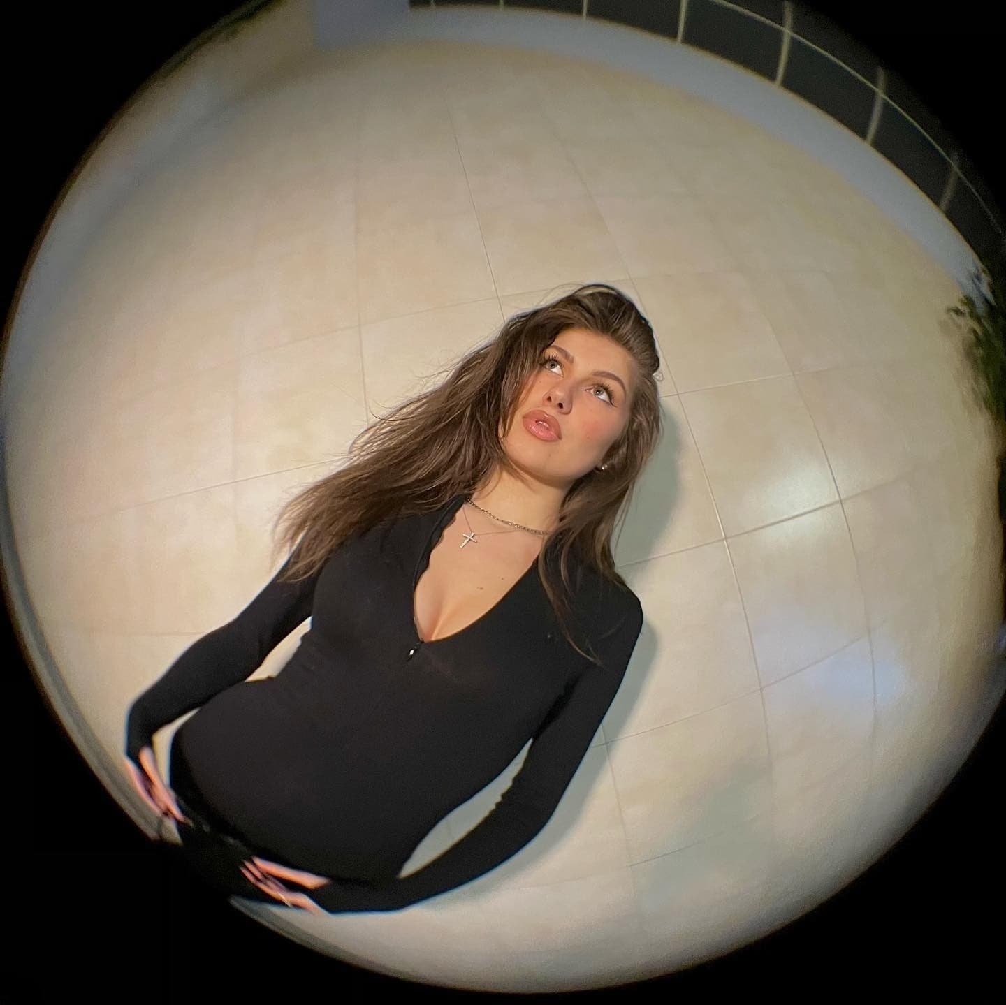 Elowen, 19, escort in Moscow — 174 cm, brown hair (photo 2 of 10)