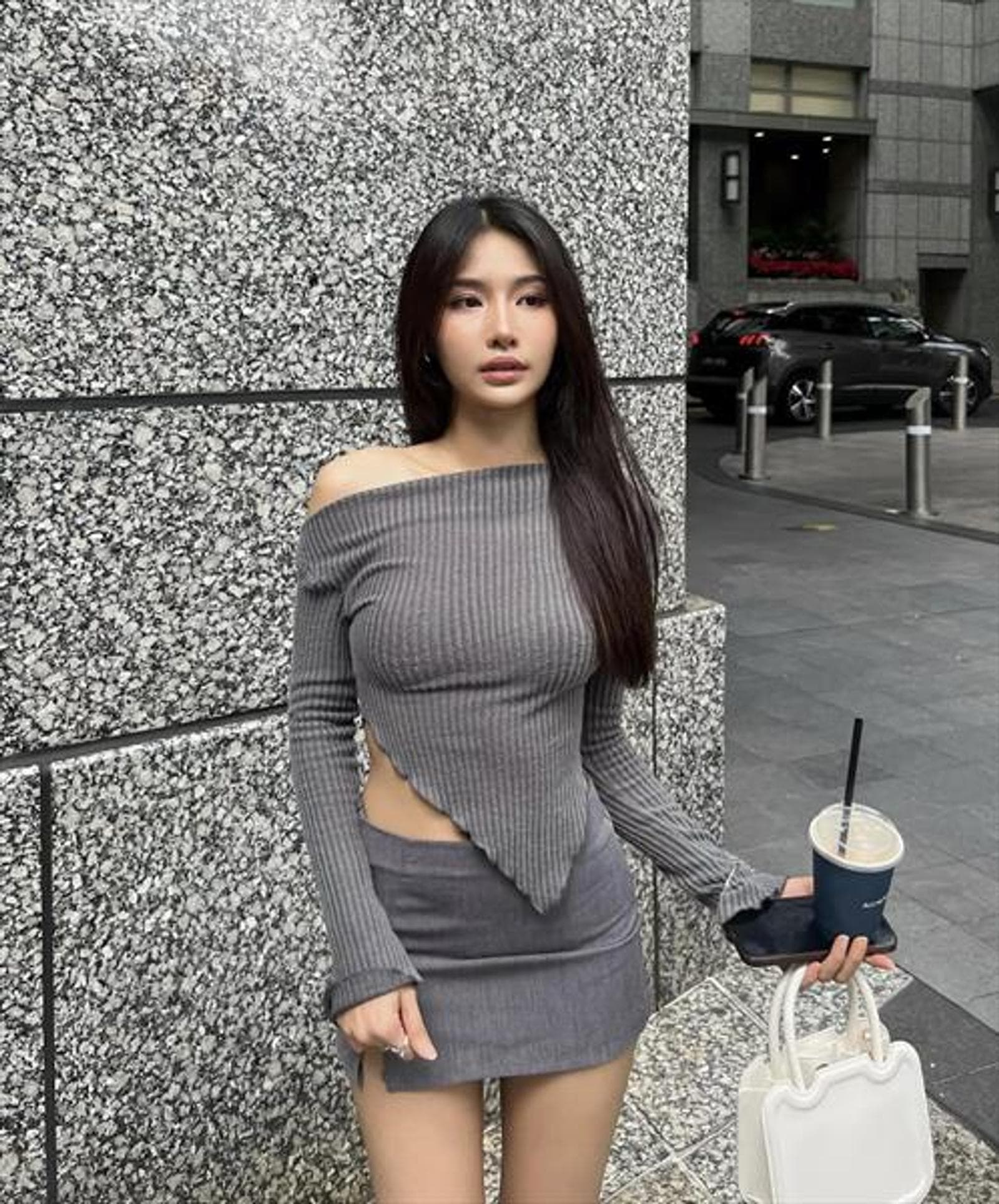 Petra, 30, escort in Hong Kong — black hair, 169 cm (photo 3 of 3)