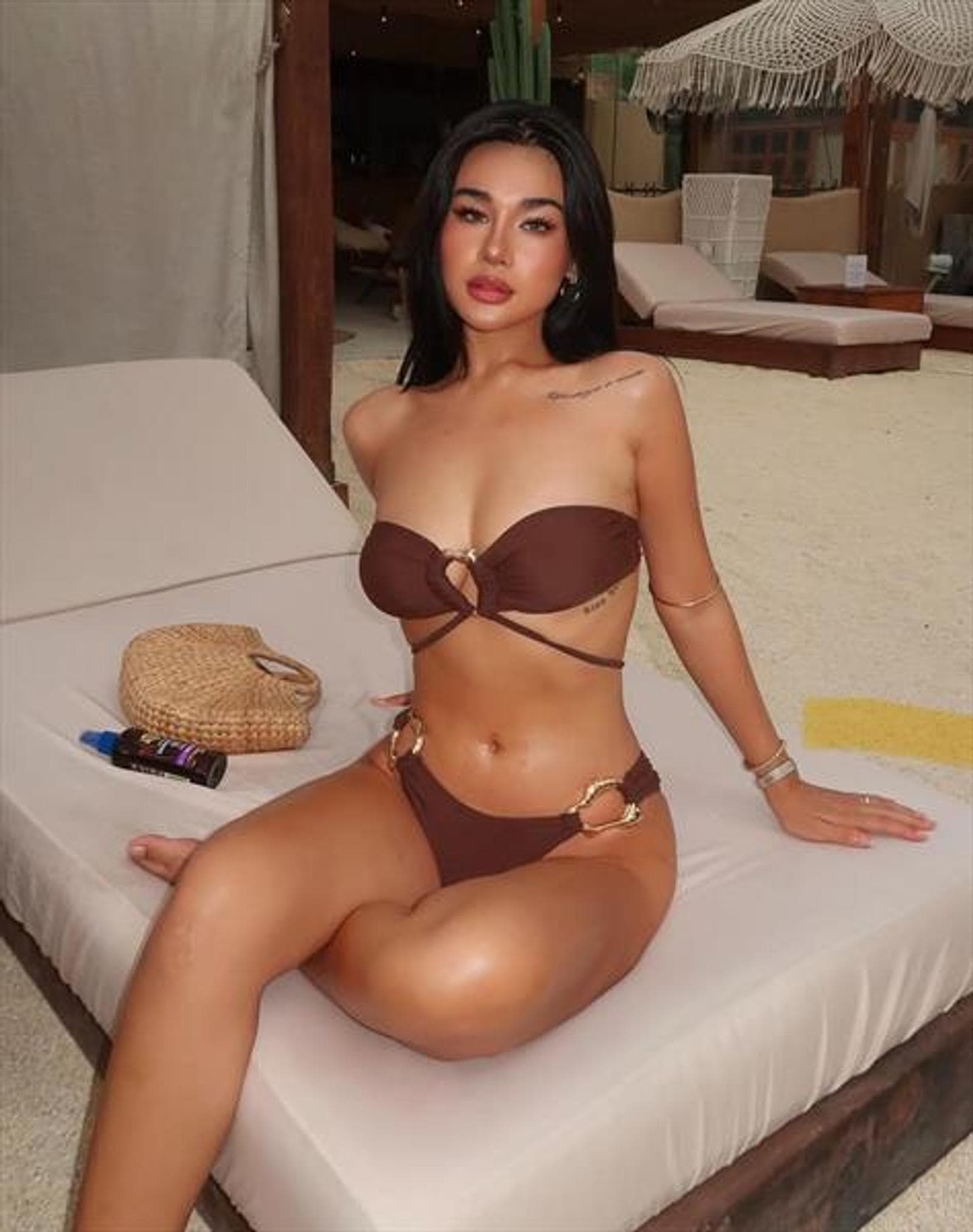 Jiahui, 25, escort in Hong Kong — brown hair, 162 cm (photo 5 of 5)