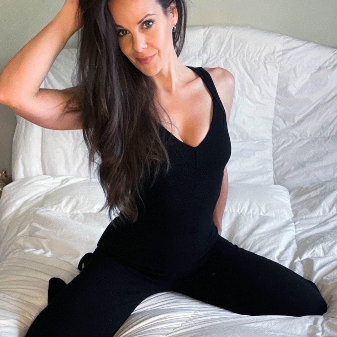 Isa, 31, escort in Moscow — brown hair, 170 cm (photo 1 of 10)