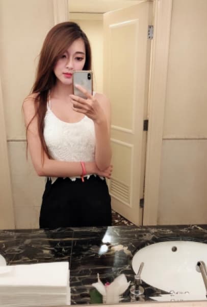 Tori, 30, escort in Dubai (photo 1 of 5)