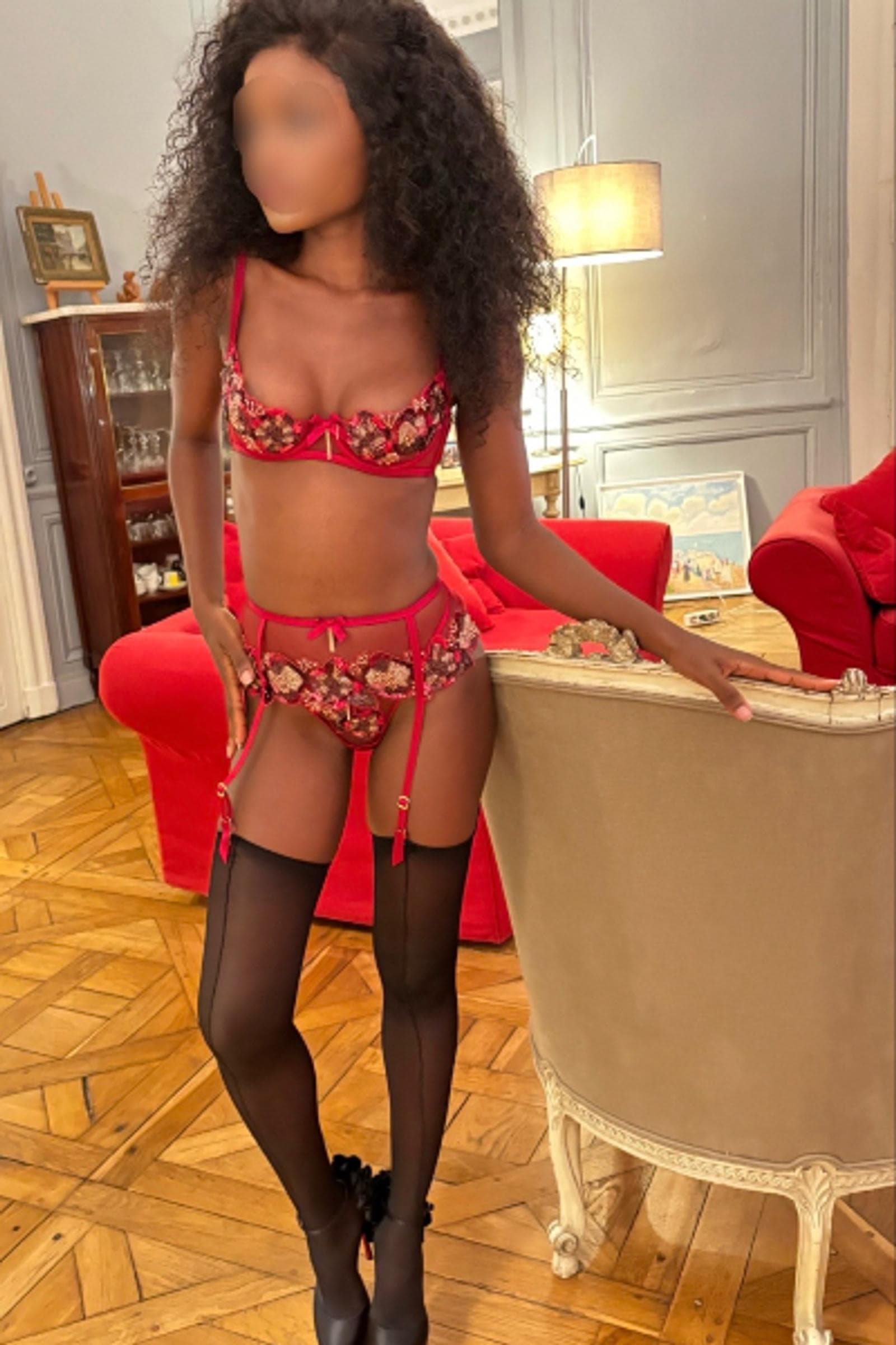 Sophie, 25, escort in Hong Kong — black hair, 159 cm (photo 3 of 8)
