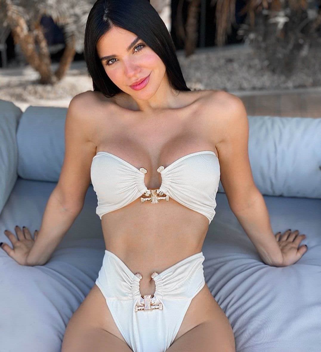 Alisia, 20, escort in Moscow — 178 cm (photo 4 of 10)