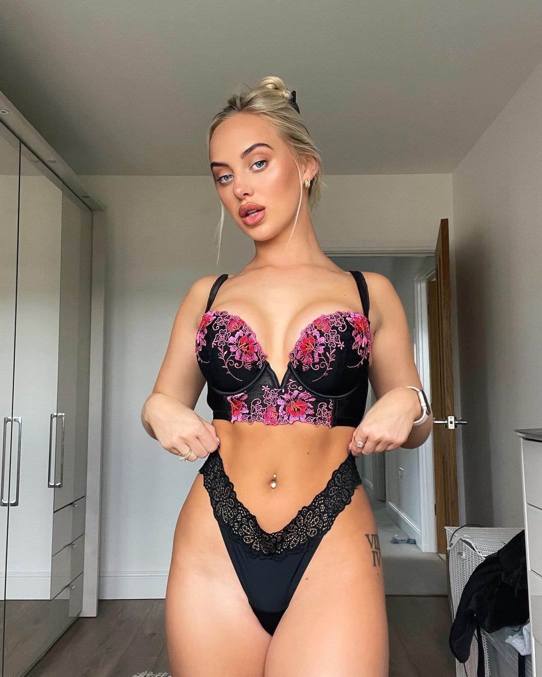 Raya, 23, escort in Moscow — 171 cm, blonde hair (photo 6 of 10)