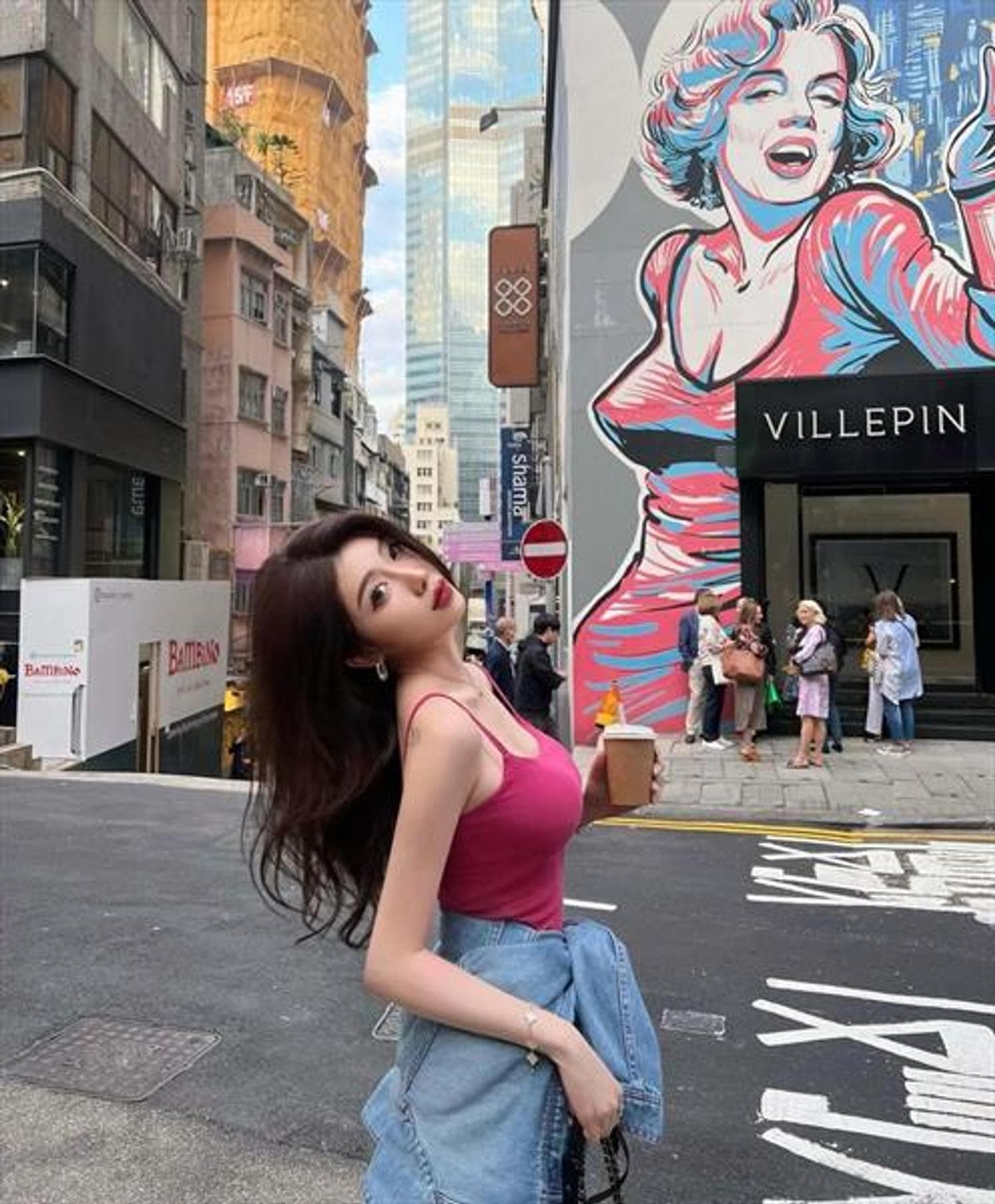 Hana, 26, escort in Hong Kong — brown hair, 169 cm (photo 1 of 5)