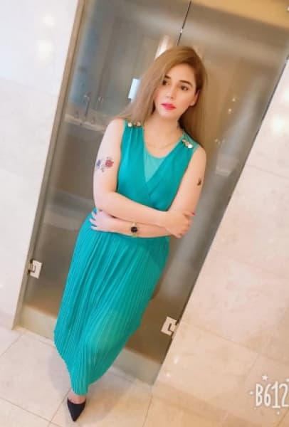 Sanne, 30, escort in Dubai — blonde hair (photo 2 of 5)
