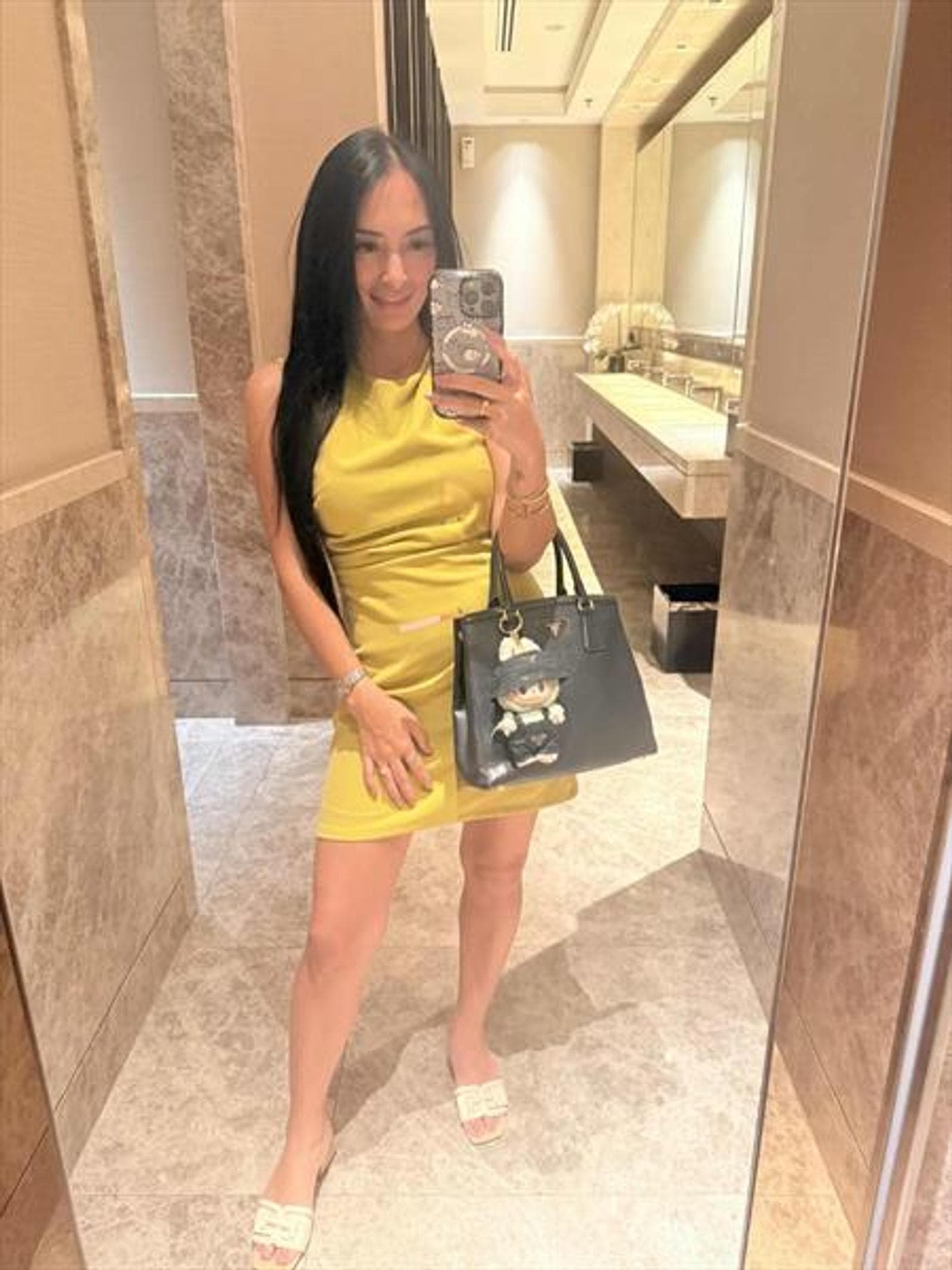 Cyrielle, 27, escort in Hong Kong — 162 cm, black hair (photo 4 of 5)
