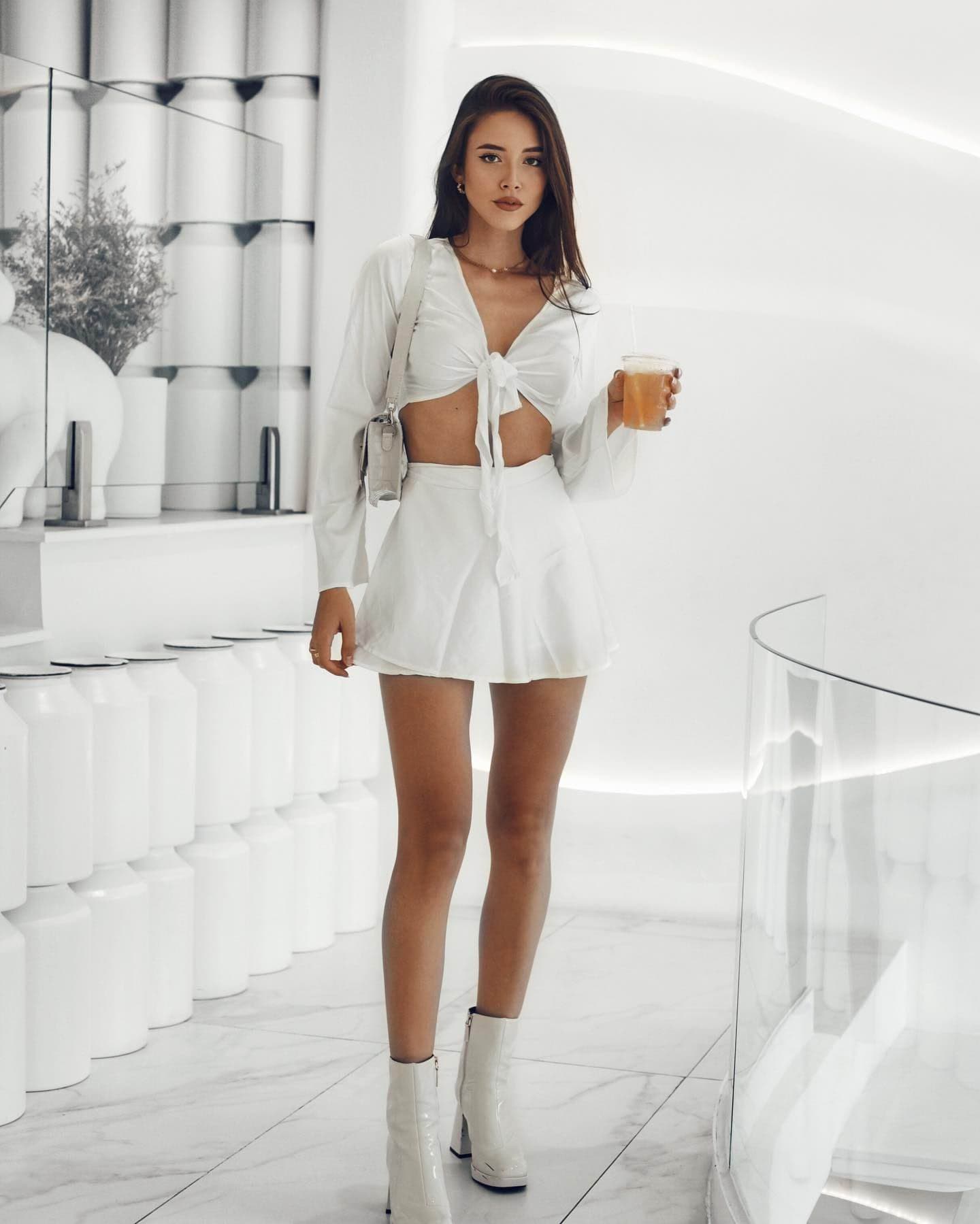 Noelle, 21, escort in Moscow — 170 cm, brown hair (photo 6 of 10)