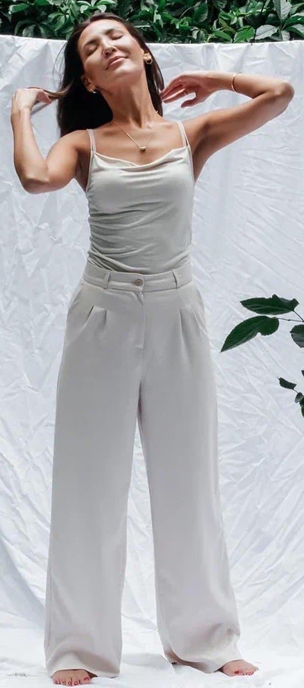 Nurai, 36, escort in Almaty — brown hair, Kazakh (photo 7 of 8)
