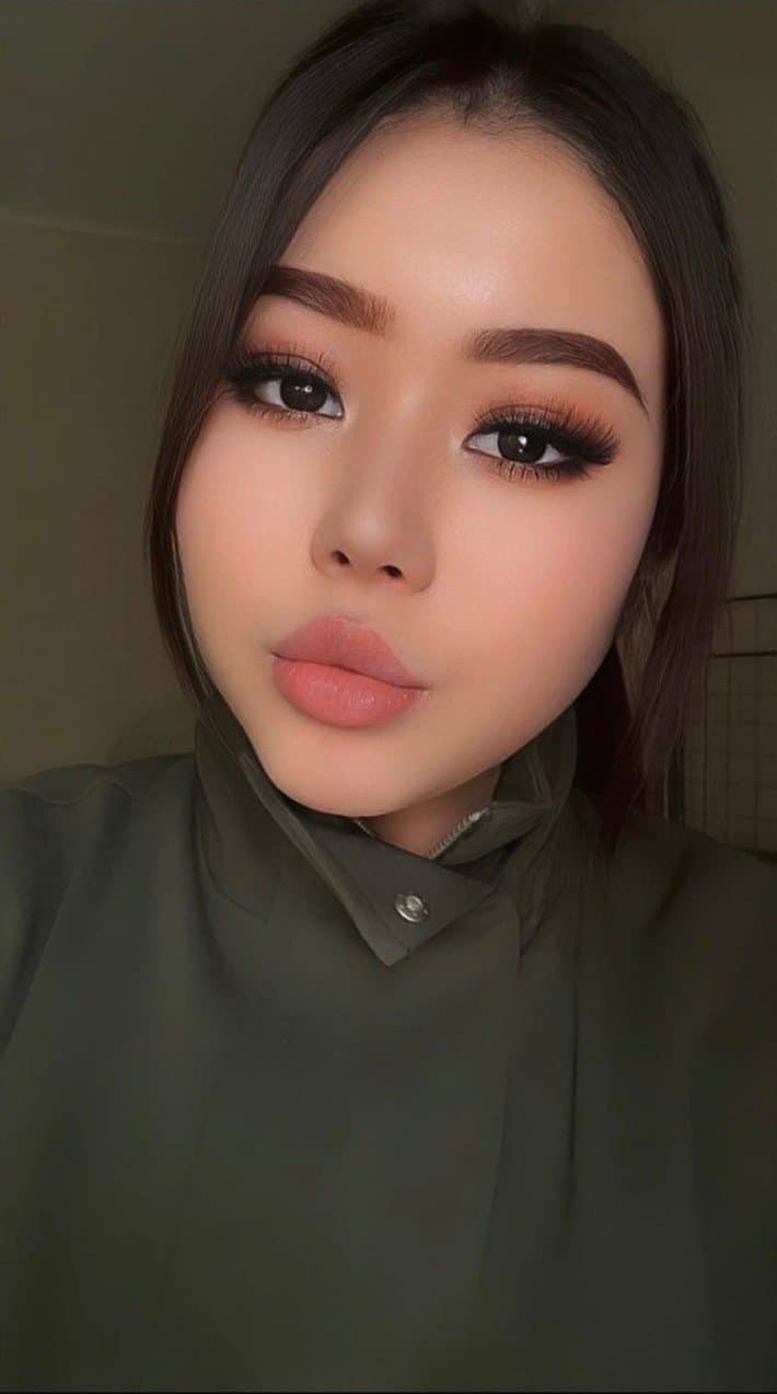 Gulmira, 25, escort in Almaty — brown hair, Kazakh (photo 4 of 9)