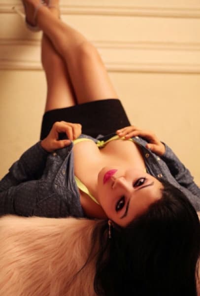 Paris, 28, escort in Dubai (photo 2 of 5)