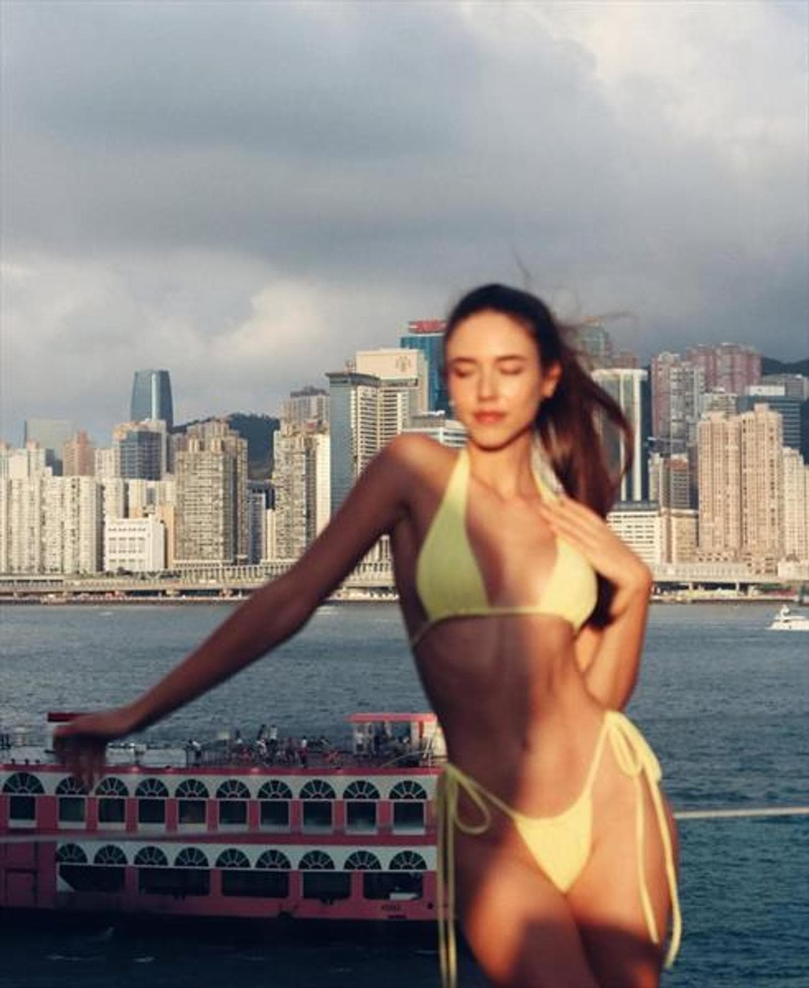 Sonia, 27, escort in Hong Kong — brown hair, 164 cm (photo 3 of 4)