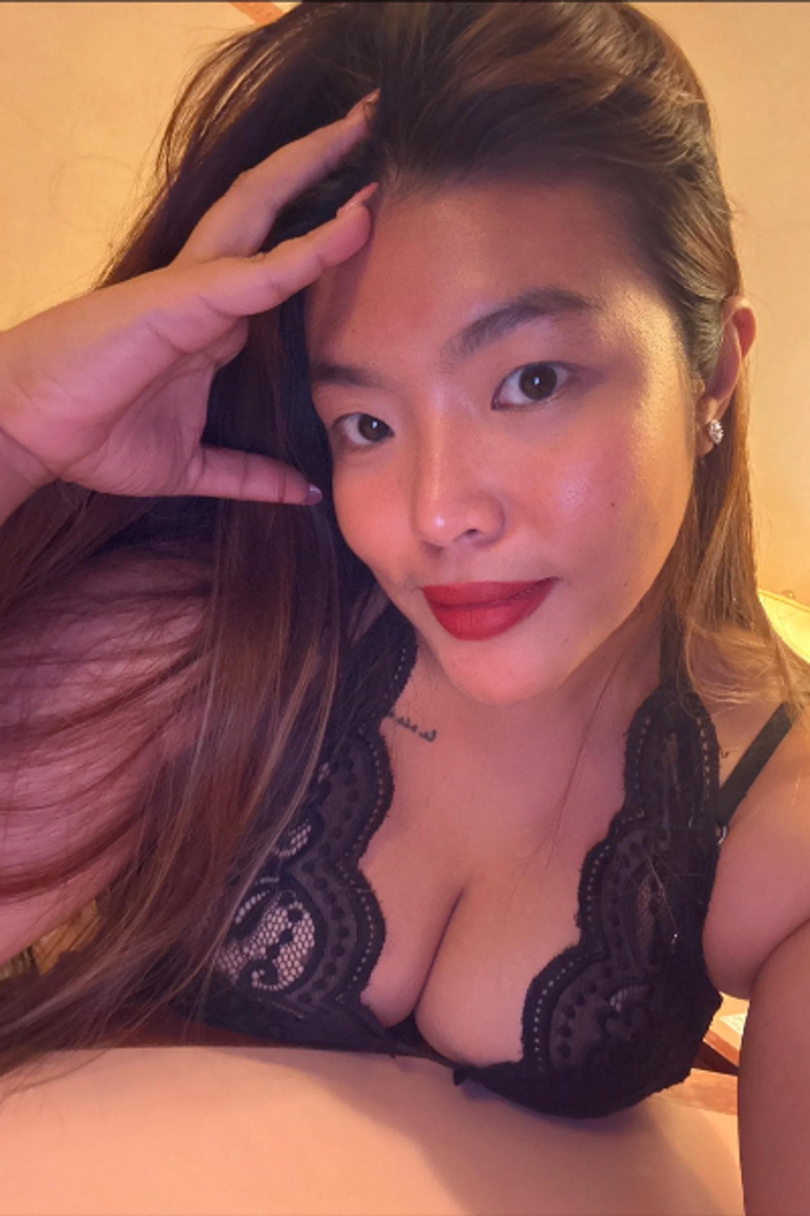 Suki, 27, escort in Hong Kong — black hair, 162 cm (photo 3 of 6)