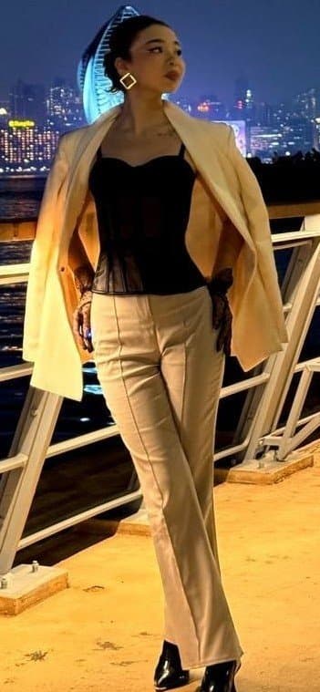 Kamila, 20, escort in Almaty — 165 cm, brown hair (photo 9 of 9)