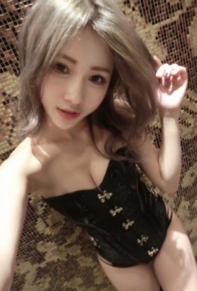 Birte, 32, escort in Dubai (photo 1 of 5)