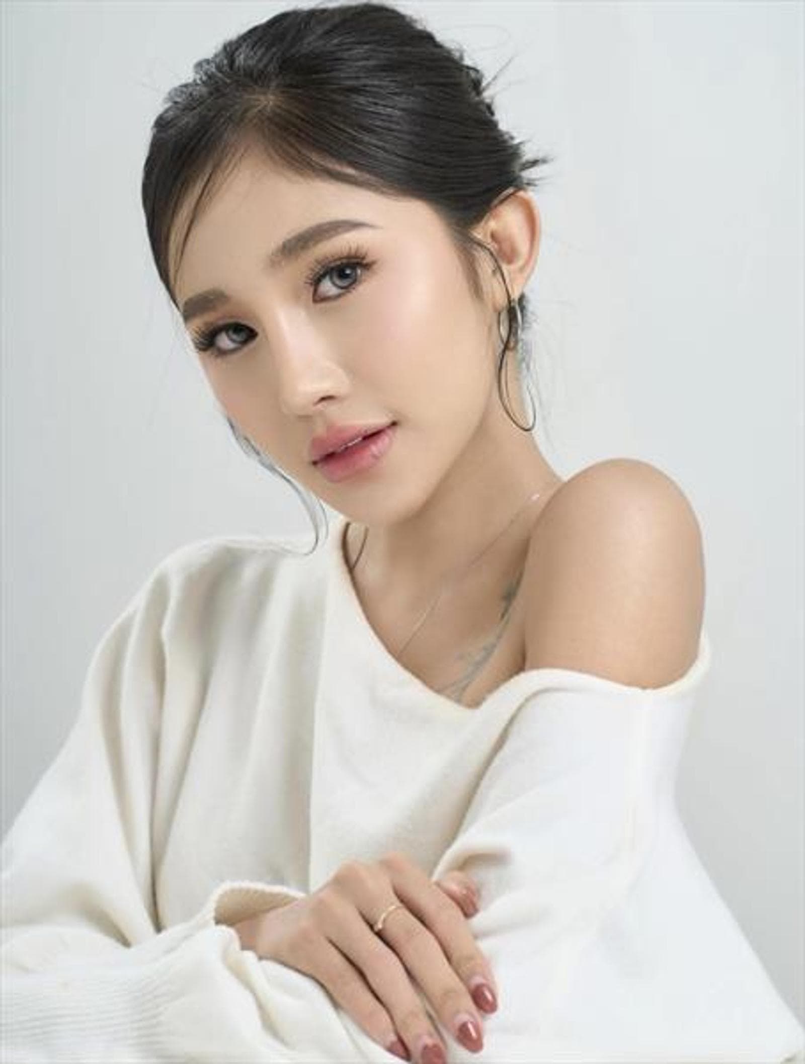 Yeji, 21, escort in Hong Kong — black hair, 159 cm (photo 5 of 5)