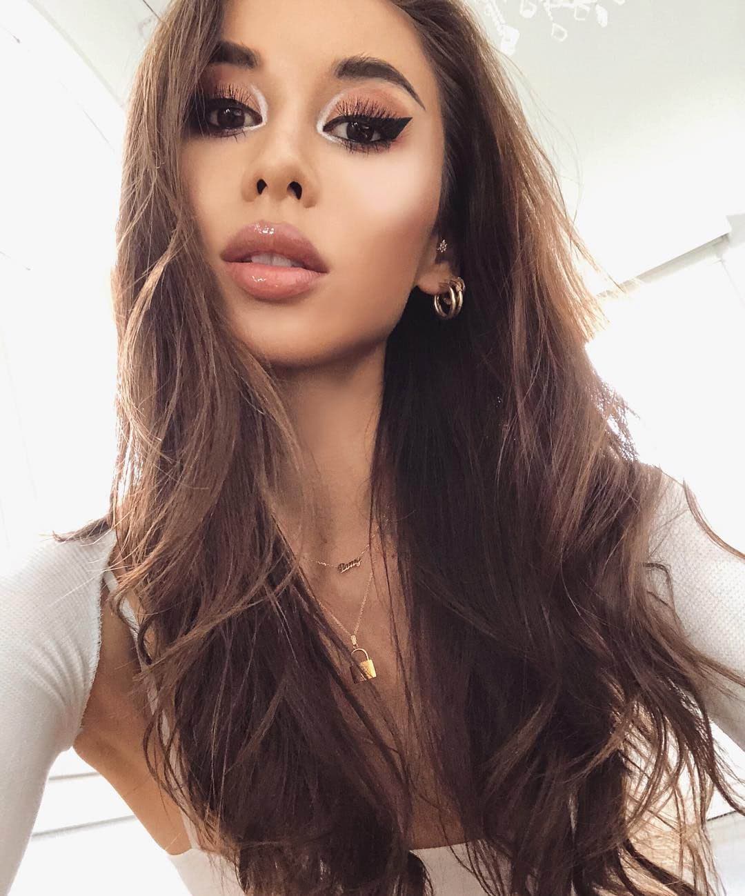 Aileen, 20, escort in Moscow — 174 cm (photo 2 of 10)