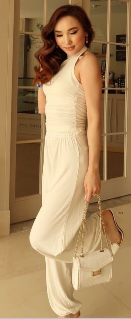 Ozoda, 22, escort in Almaty — 170 cm, brown hair (photo 3 of 12)