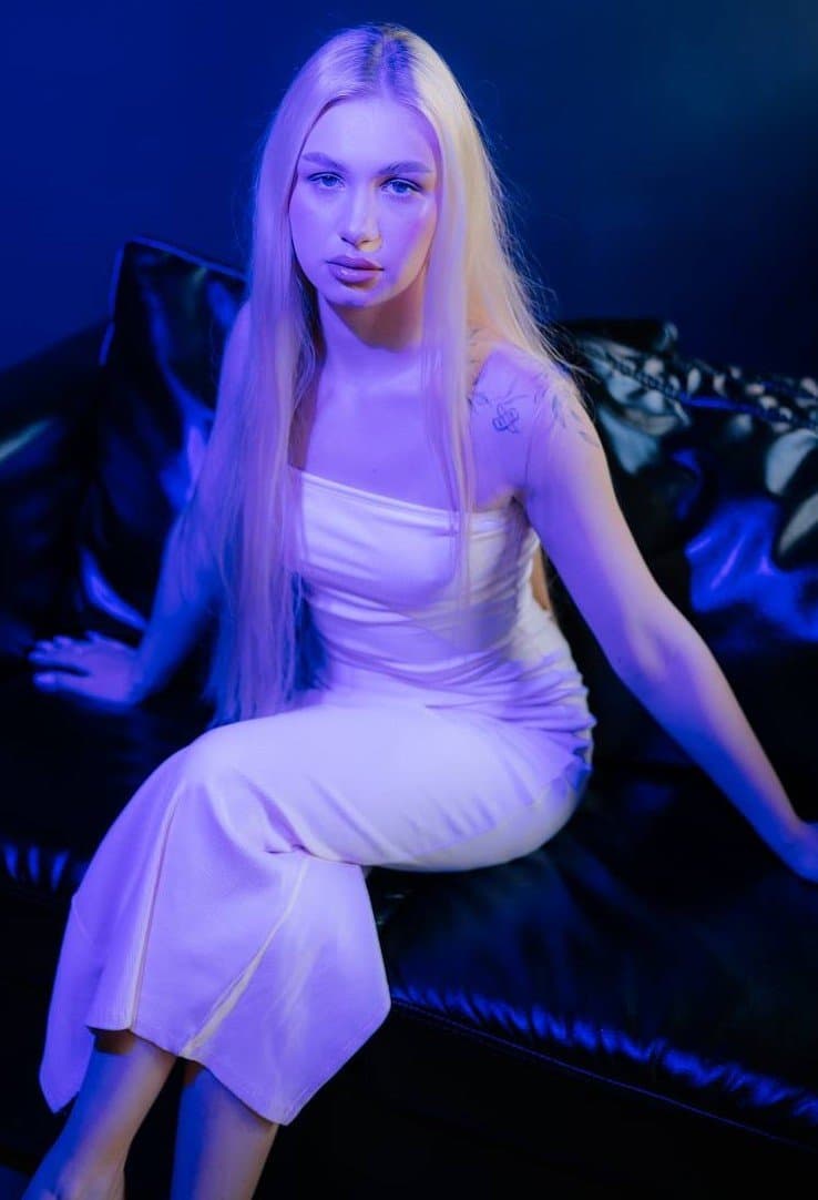 Dilnoza, 20, escort in Almaty — blonde hair, Kazakh (photo 1 of 13)