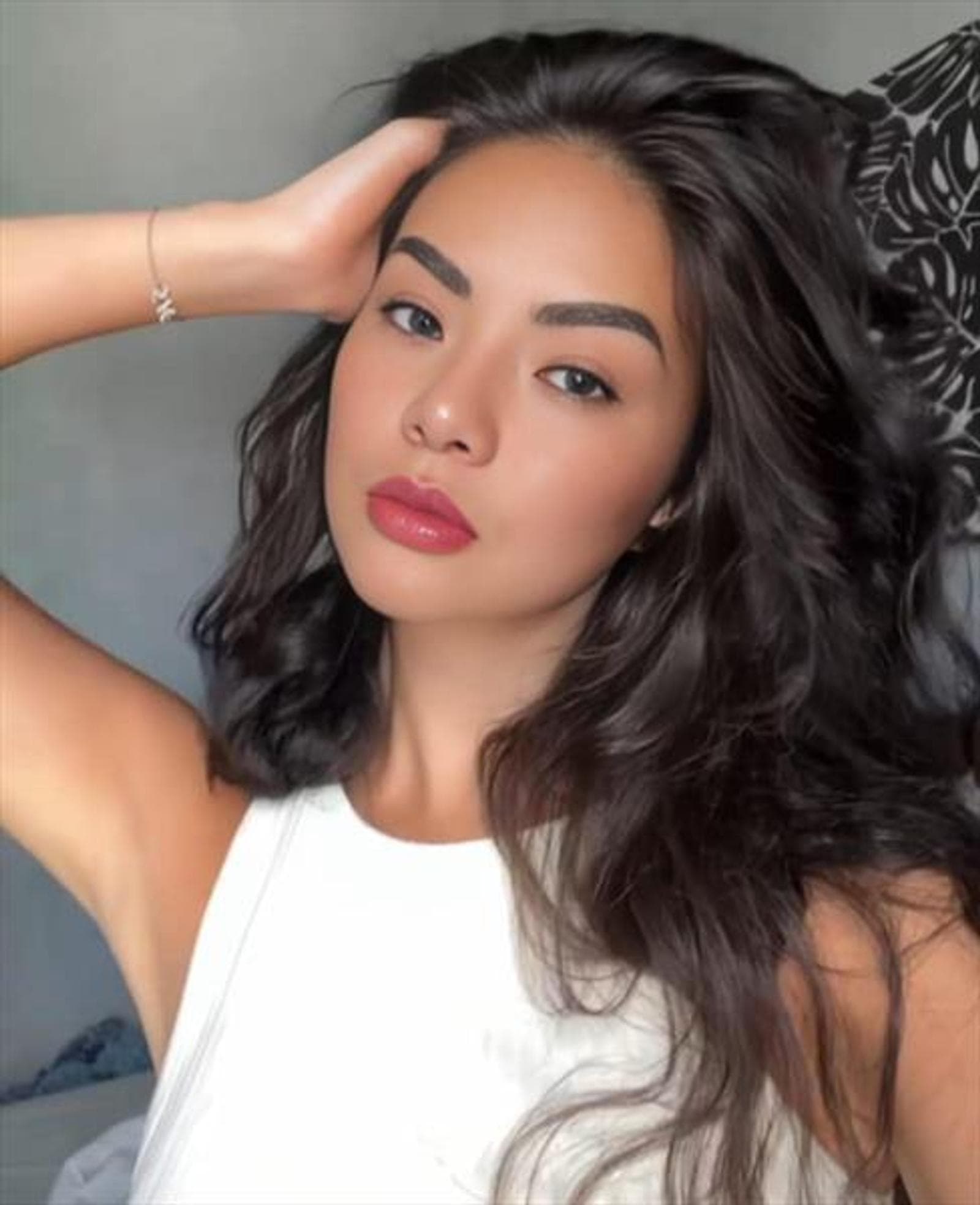 Yuna, 24, escort in Hong Kong — brown hair, 164 cm (photo 3 of 5)