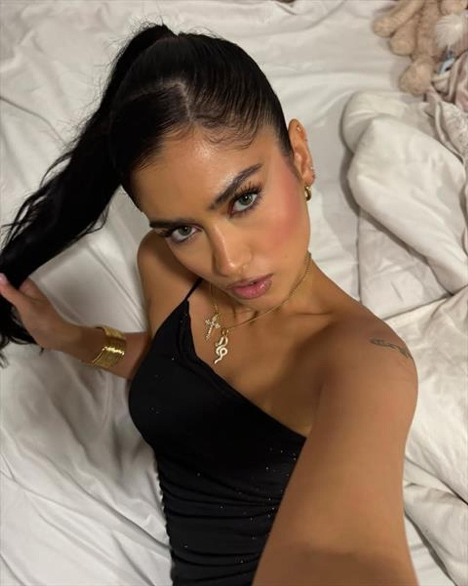 Mimi, 25, escort in Hong Kong — black hair, 167 cm (photo 1 of 4)