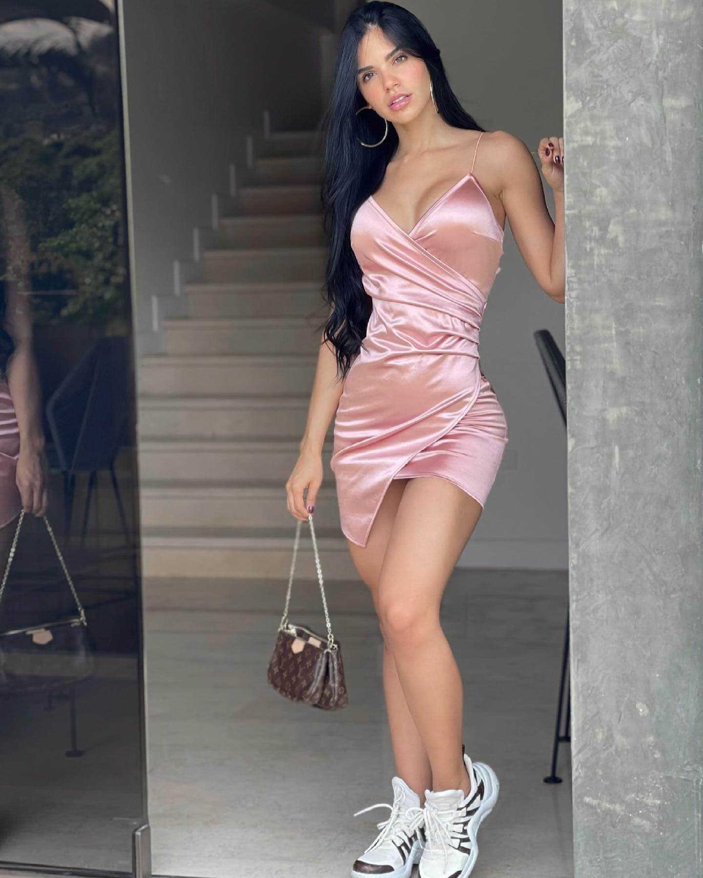Alisia, 20, escort in Moscow — 178 cm (photo 6 of 10)