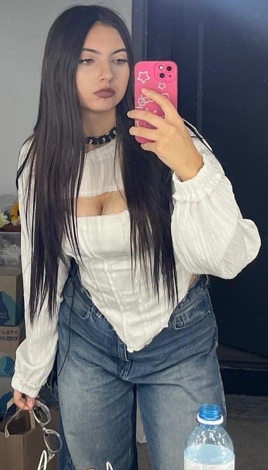 Ayla, 20, escort in Almaty — brown hair, Kazakh (photo 4 of 9)