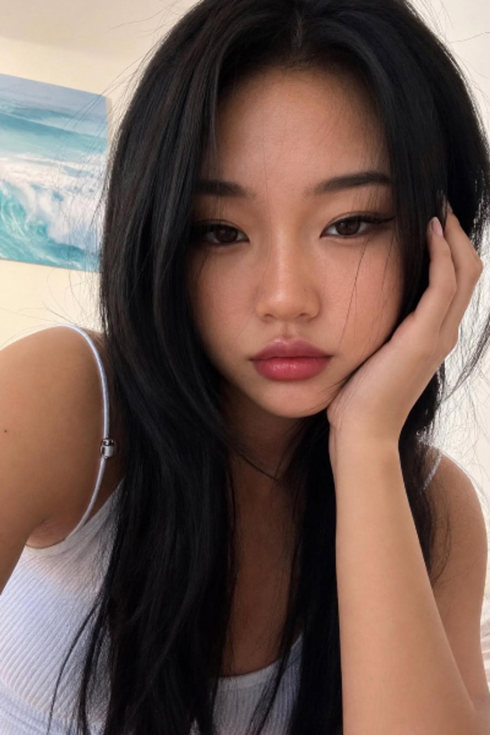 Hina, 22, escort in Hong Kong — black hair, 162 cm (photo 1 of 7)