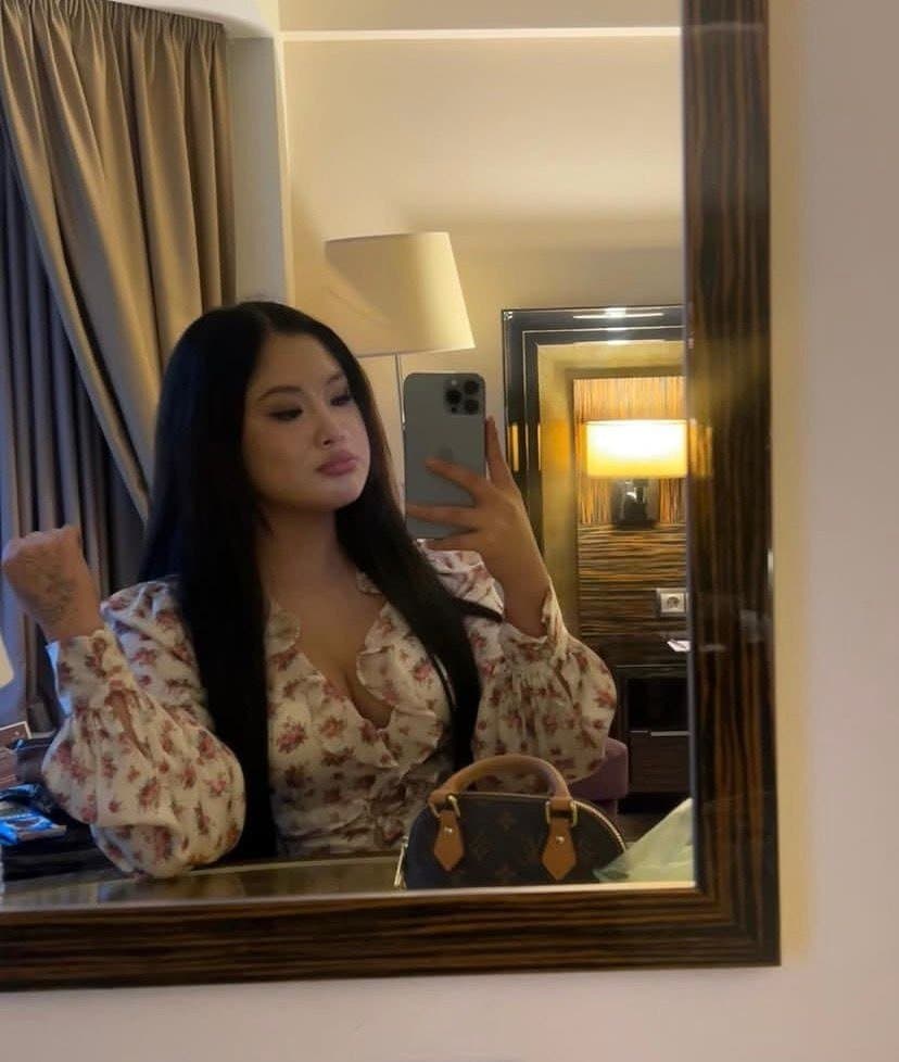 Damira, 18, escort in Almaty — black hair, Kazakh (photo 1 of 8)