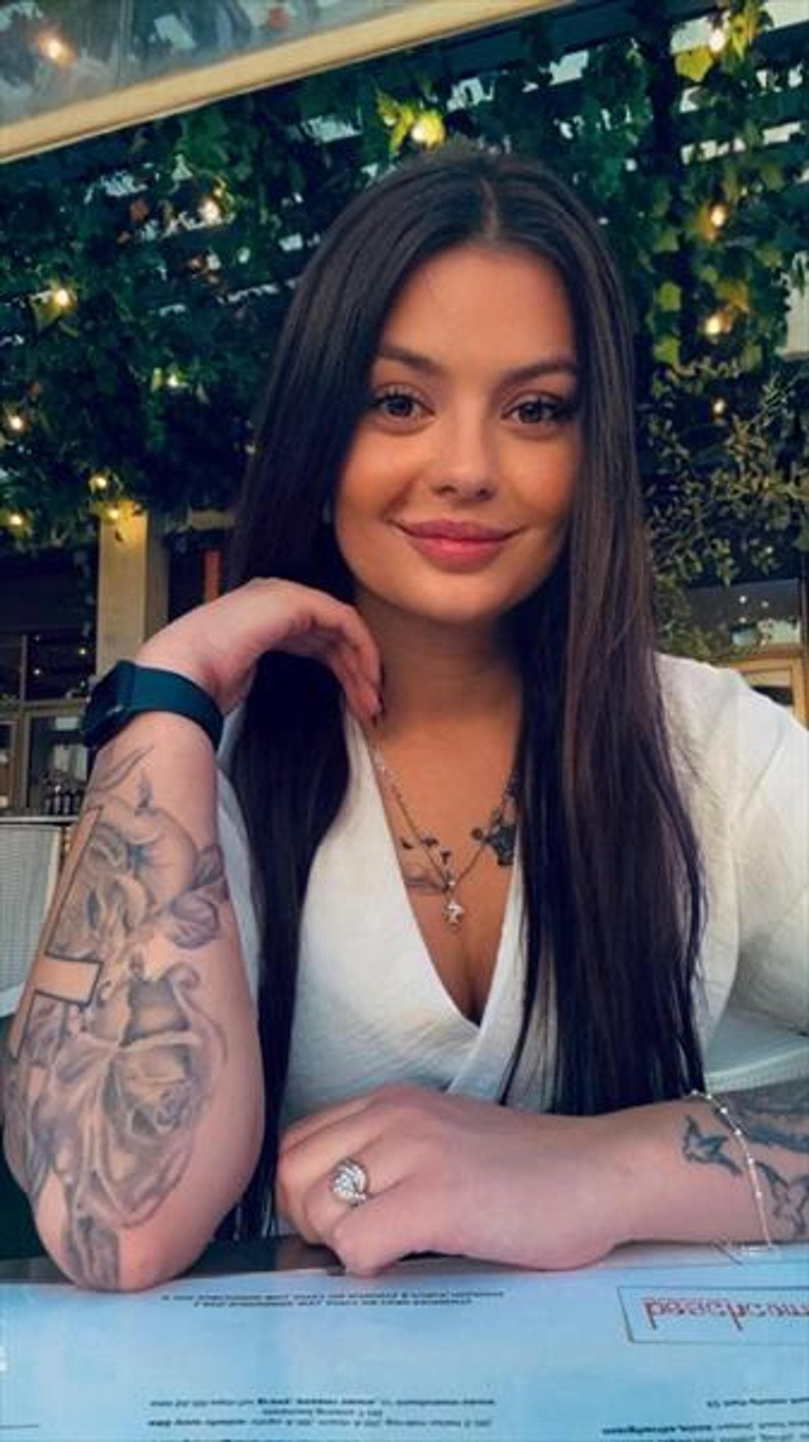 Cordelia, 22, escort in Hong Kong — 164 cm, brown hair (photo 4 of 5)