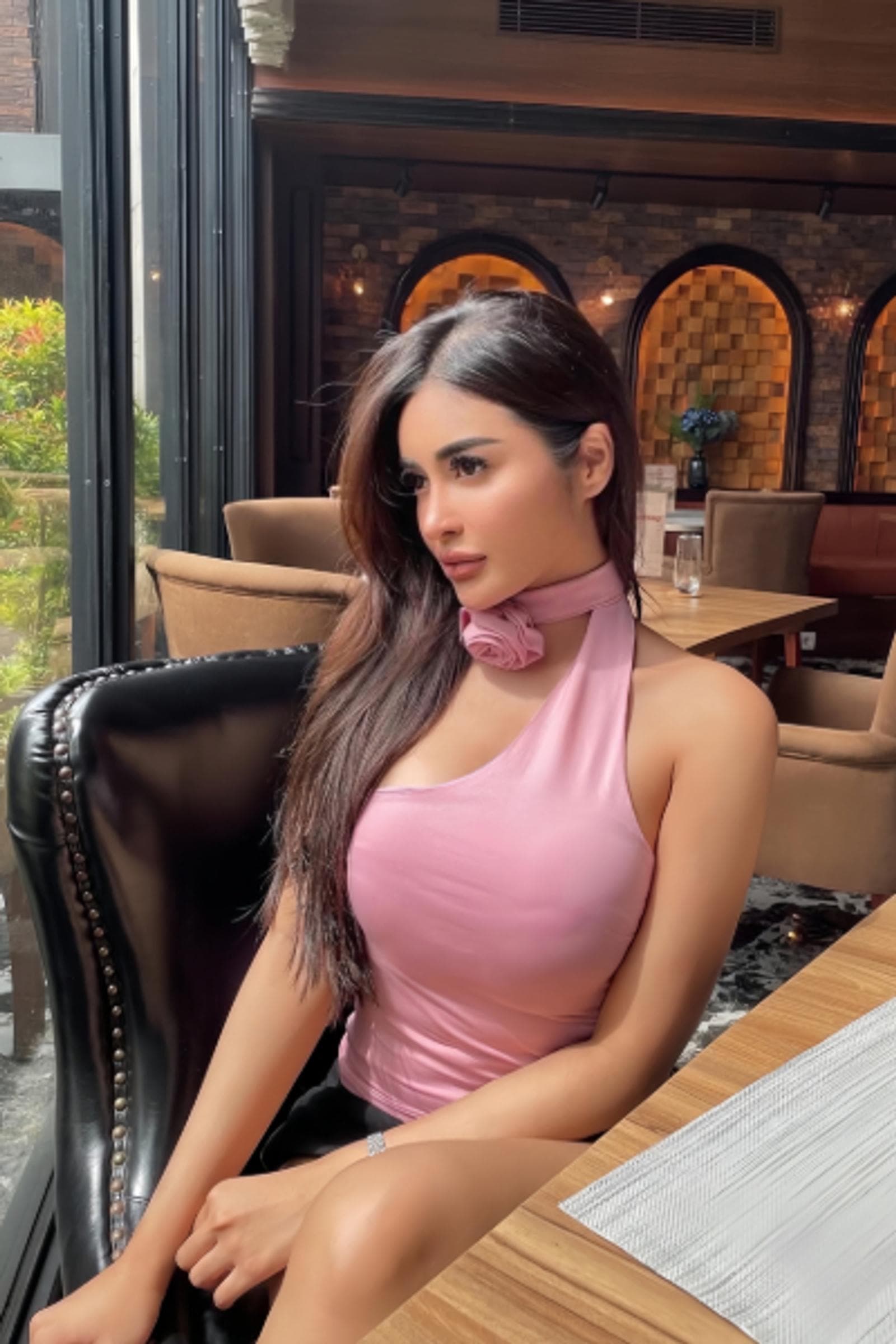 Fallon, 24, escort in Hong Kong — brown hair, 169 cm (photo 5 of 5)