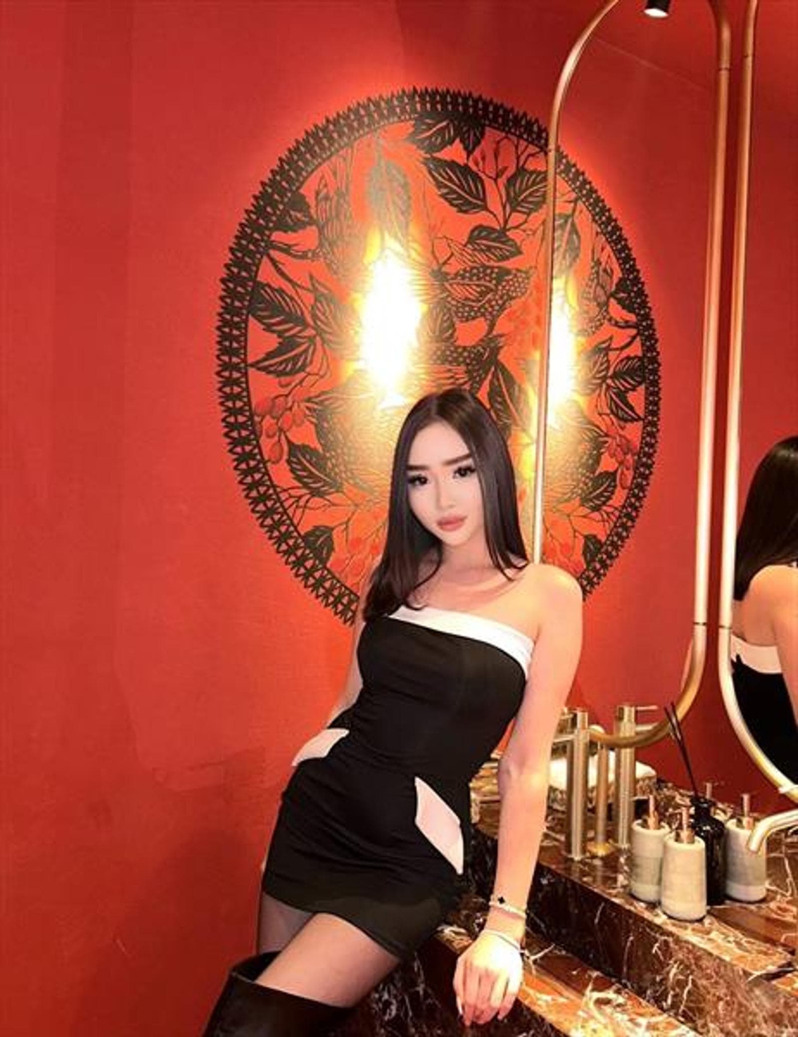 Noor, 21, escort in Hong Kong — 177 cm, brown hair (photo 4 of 5)