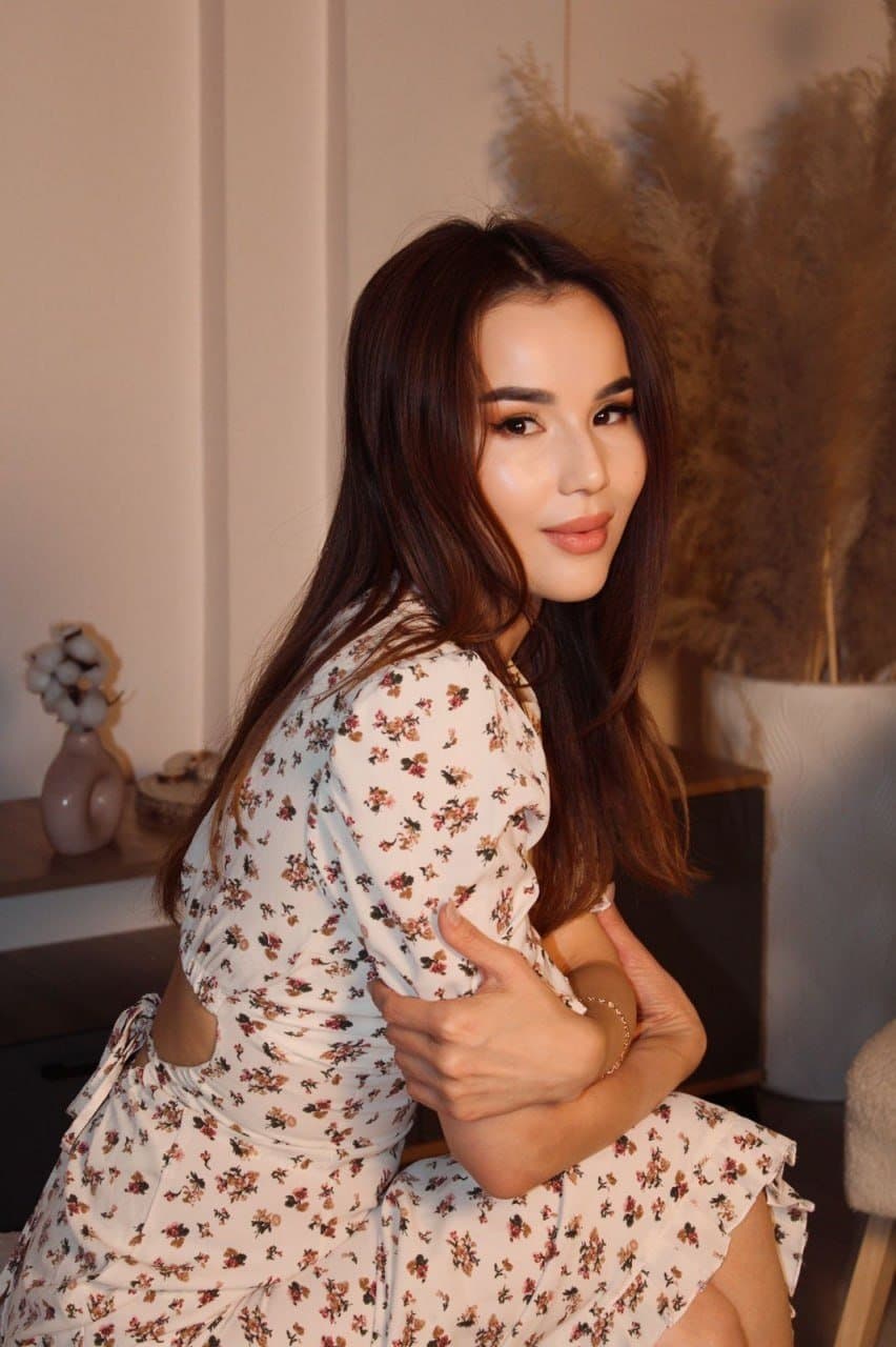 Firuza, 25, escort in Almaty — brown hair, Kazakh (photo 4 of 9)