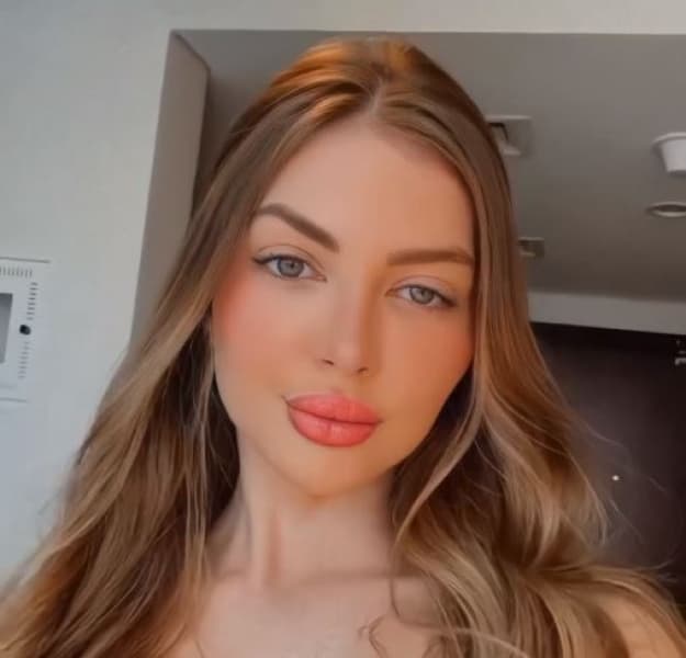 Virginia, 25, escort in Dubai (photo 2 of 4)