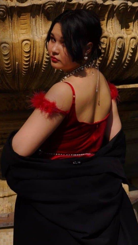 Gulzhan, 21, escort in Almaty — brown hair, Kazakh (photo 1 of 9)