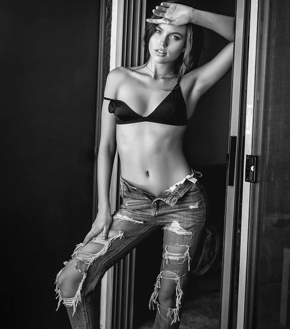Tamila, 21, escort in Moscow — 178 cm (photo 3 of 10)