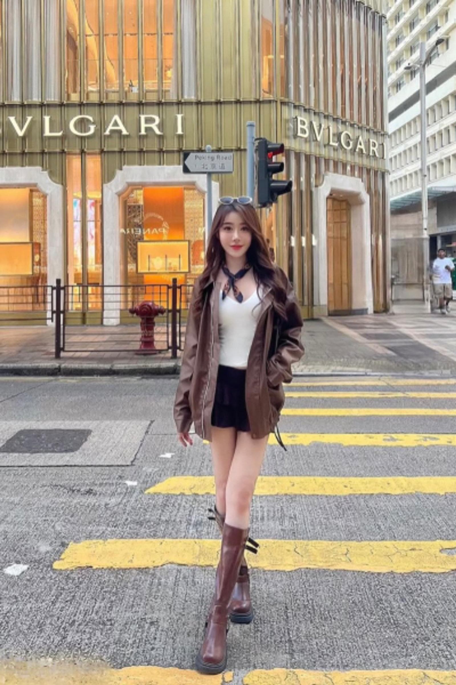 Soojin, 23, escort in Hong Kong — 162 cm, brown hair (photo 2 of 7)