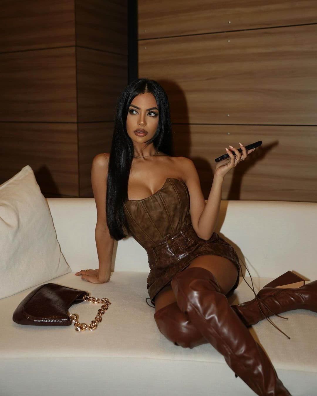 Inessa, 24, escort in Moscow — 174 cm, black hair (photo 4 of 10)