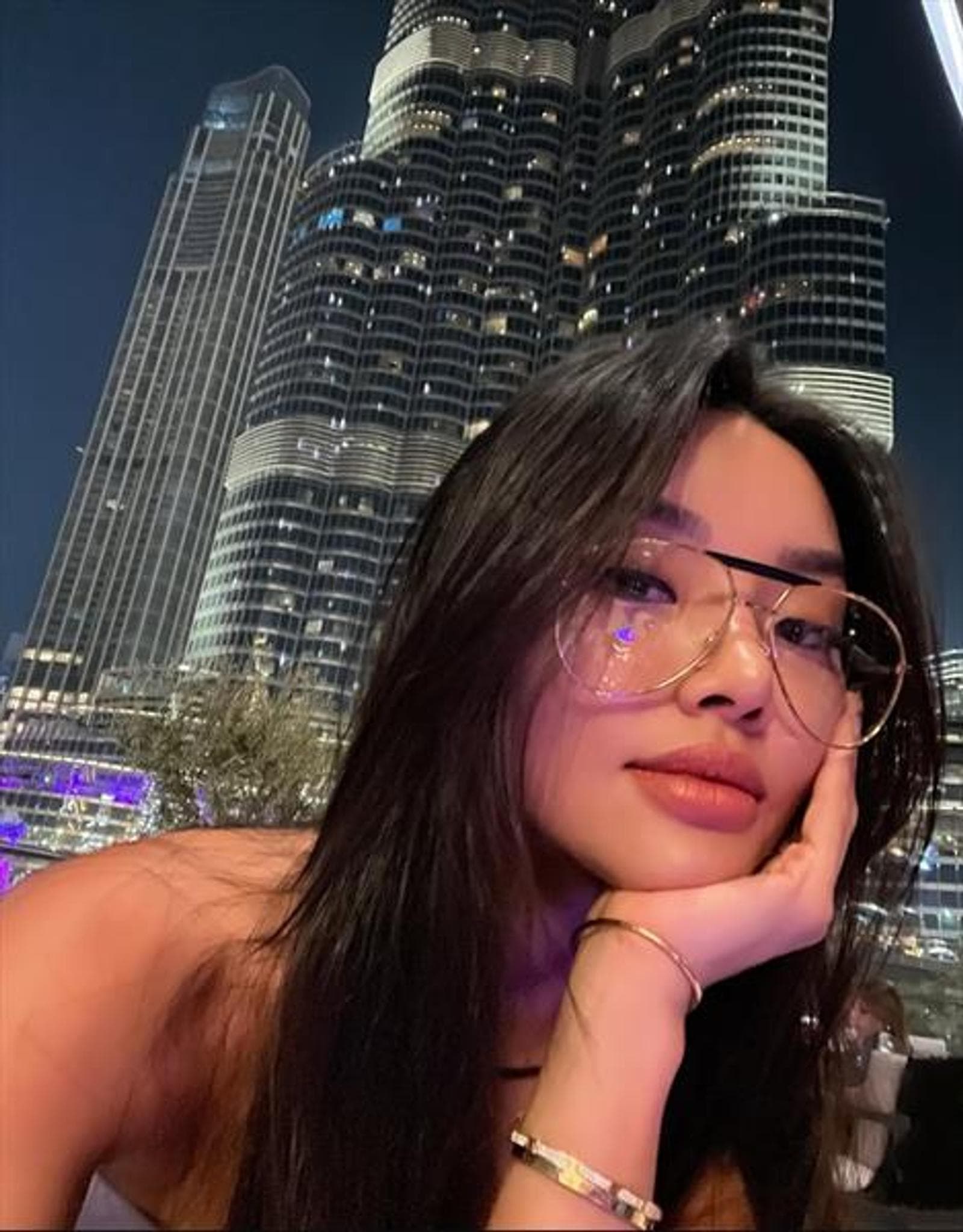 Queenie, 28, escort in Hong Kong — 162 cm, brown hair (photo 2 of 5)