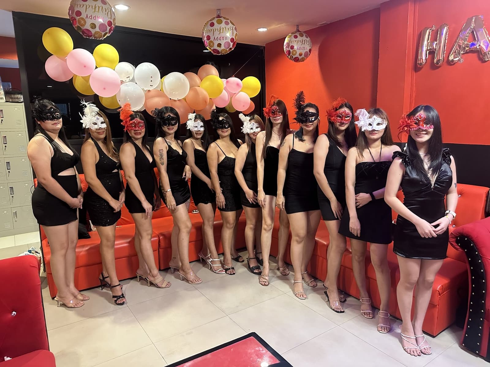Hoa, 25, escort in Bangkok — Thai (photo 4 of 6)