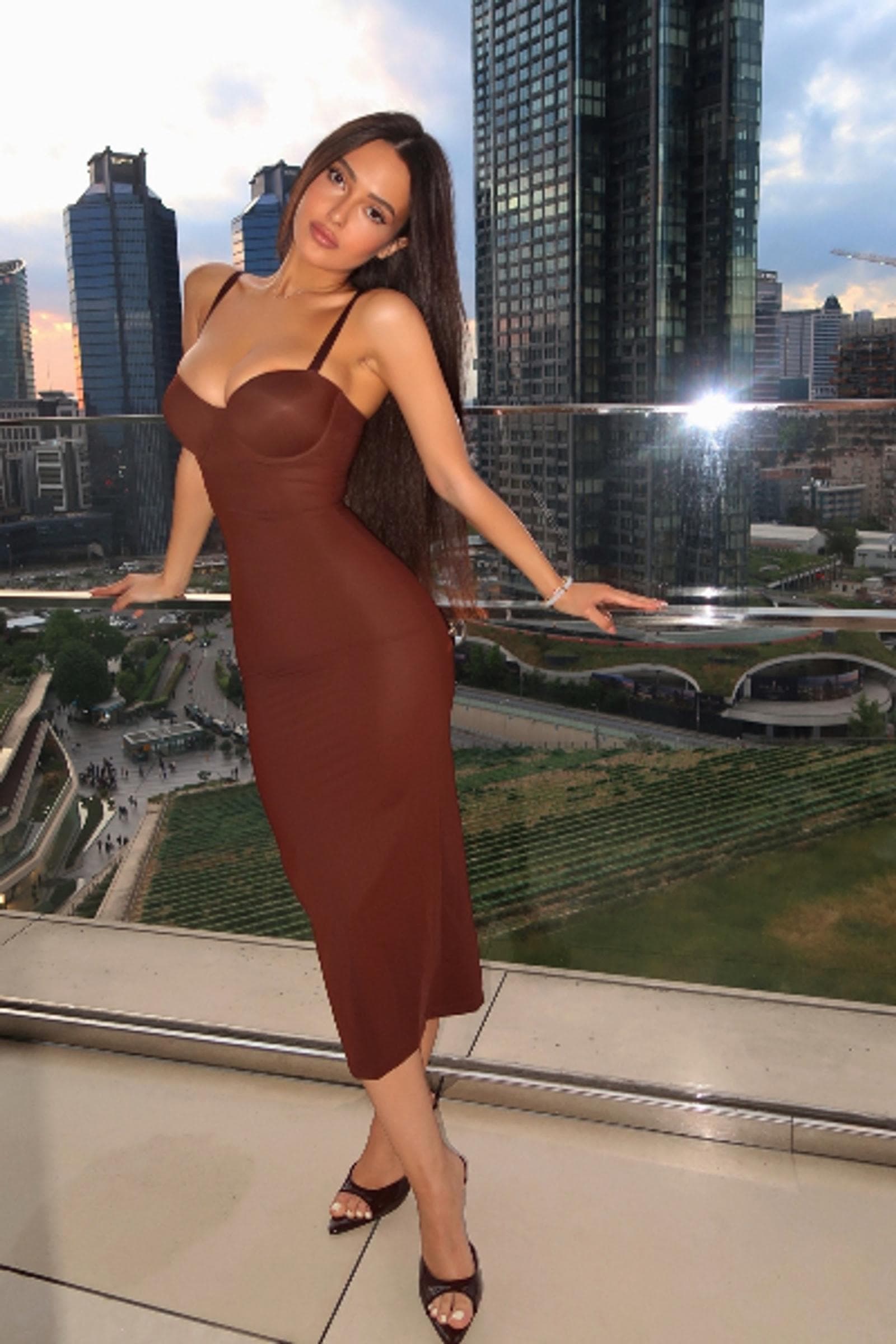 Elspeth, 24, escort in Hong Kong — 169 cm, brown hair (photo 4 of 8)