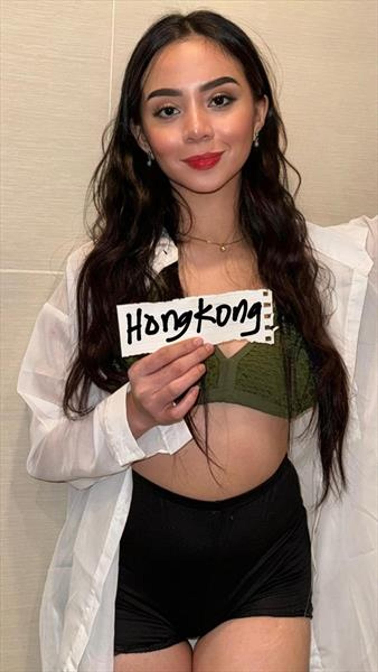 Miyeon, 24, escort in Hong Kong — black hair, 162 cm (photo 1 of 3)