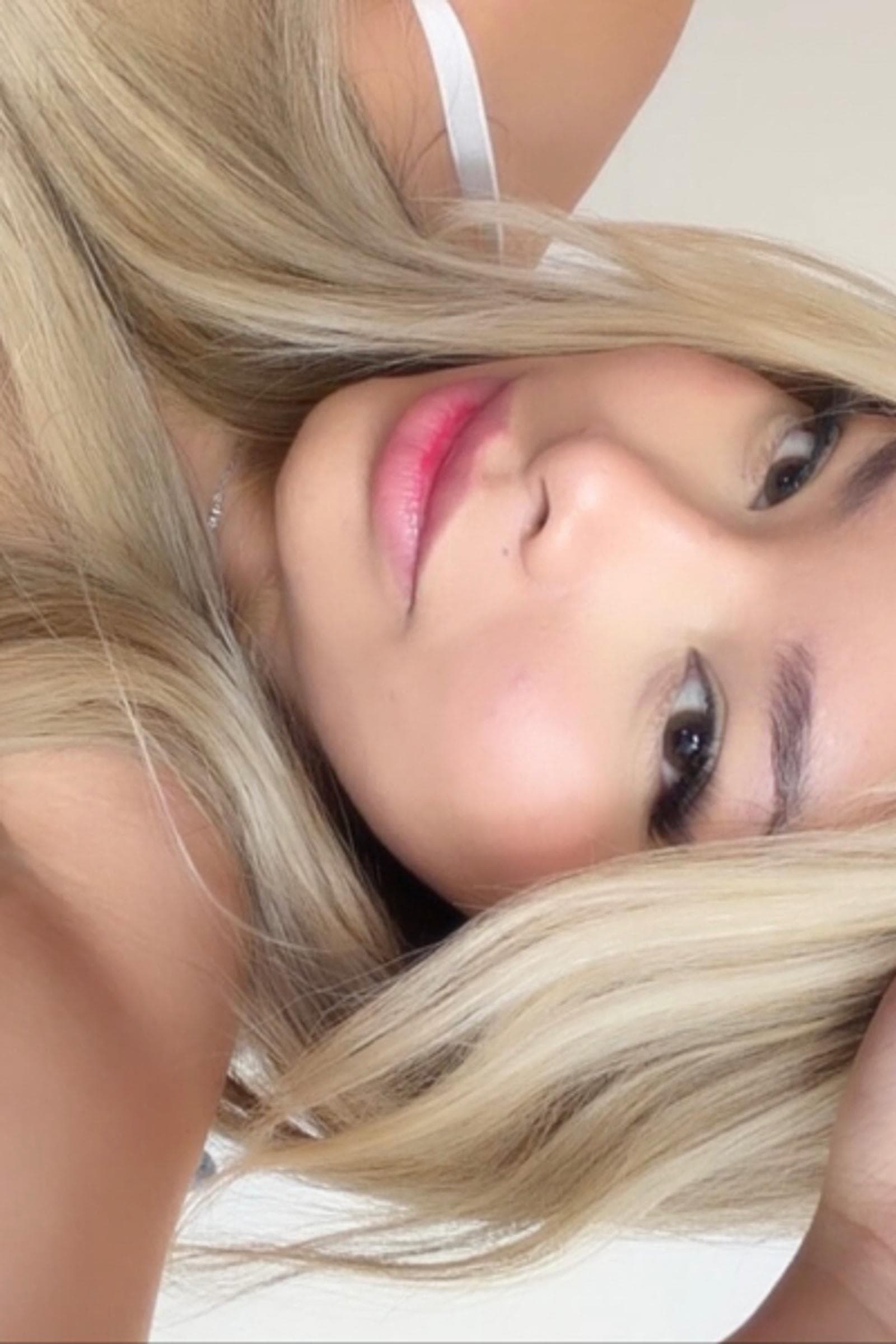 Sheena, 23, escort in Hong Kong (photo 4 of 6)