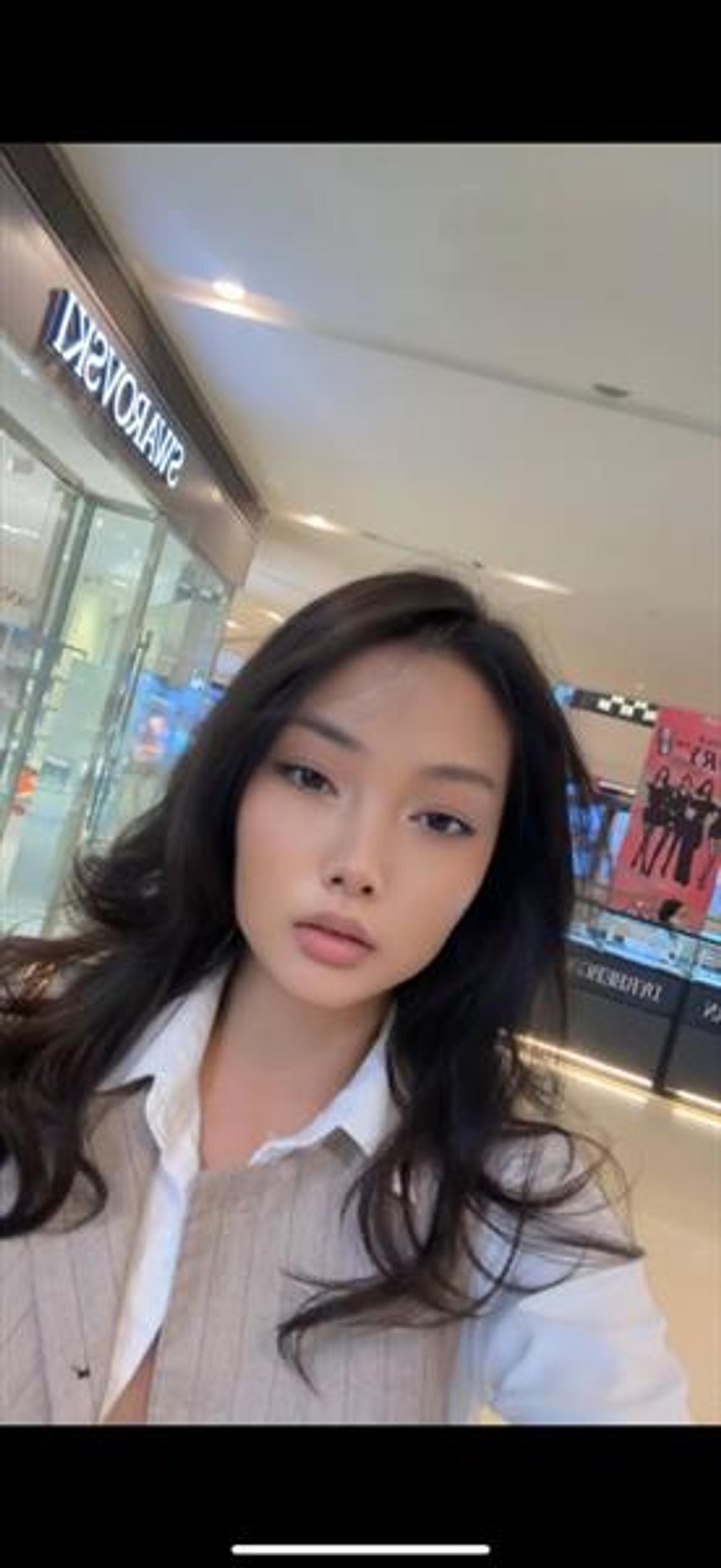 Huan, 25, escort in Hong Kong — 169 cm, black hair (photo 2 of 3)