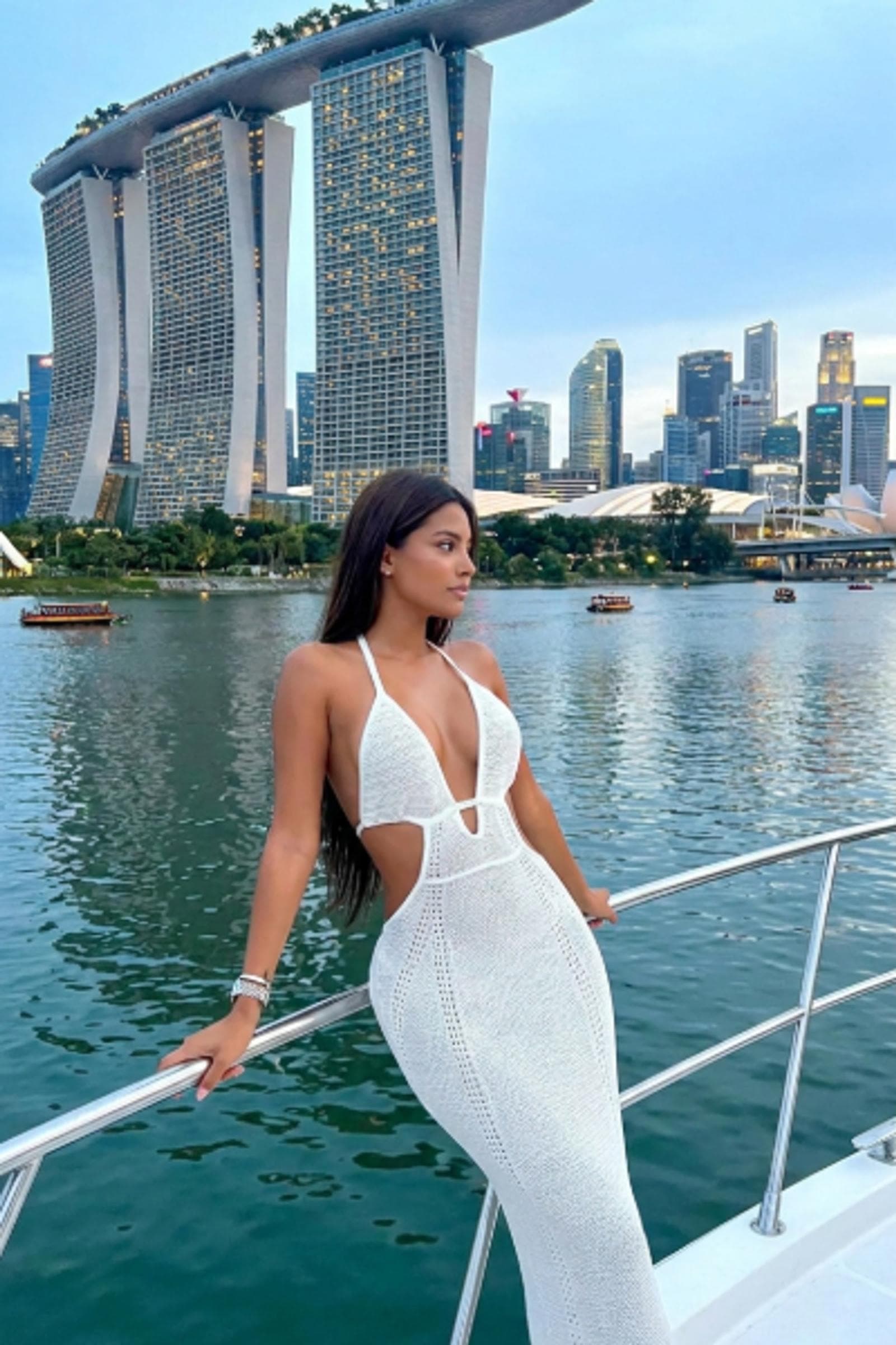 Ulrike, 23, escort in Hong Kong — brown hair, 172 cm (photo 5 of 6)