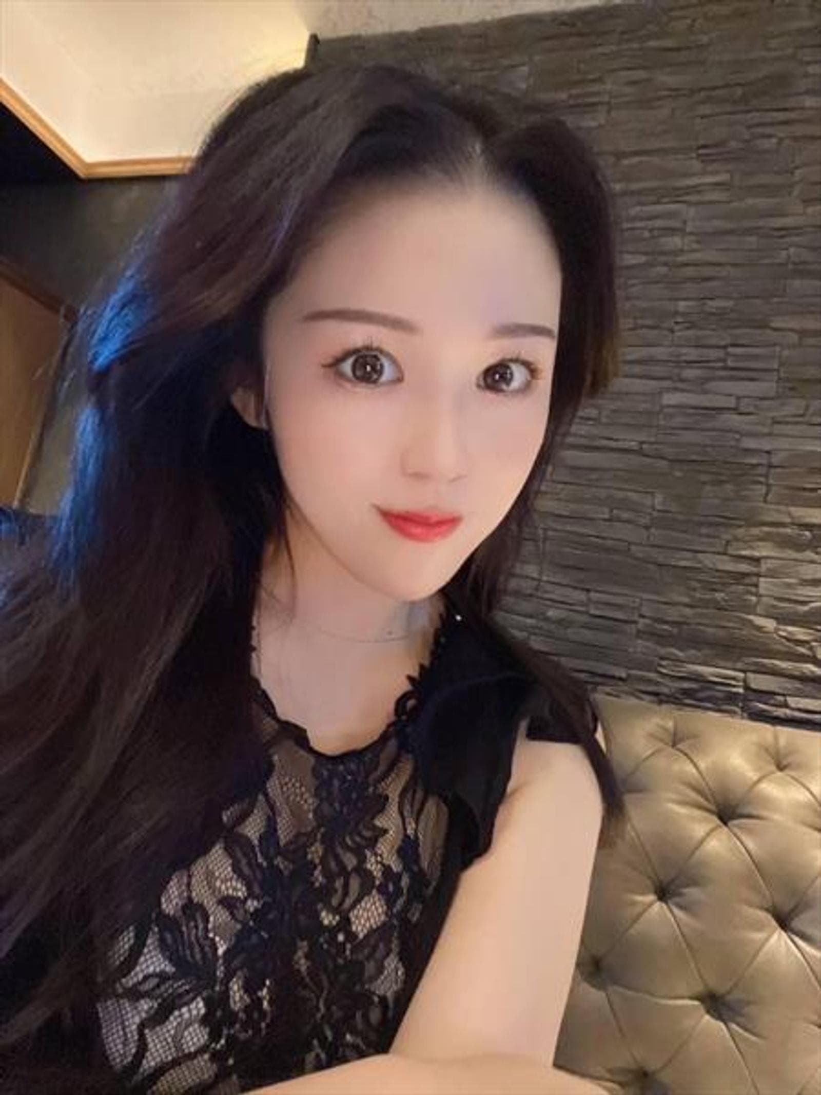 Romy, 22, escort in Hong Kong — 162 cm, brown hair (photo 2 of 4)