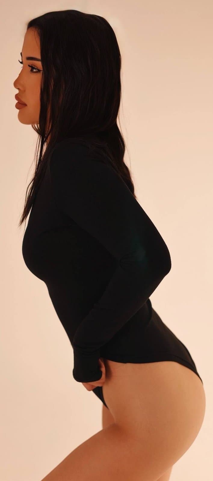 Munisa, 22, escort in Almaty — 155 cm, brown hair (photo 12 of 13)