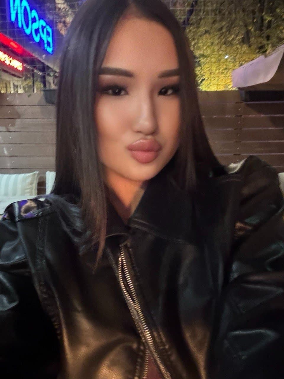 Nargis, 20, escort in Almaty — 153 cm, brown hair (photo 6 of 9)