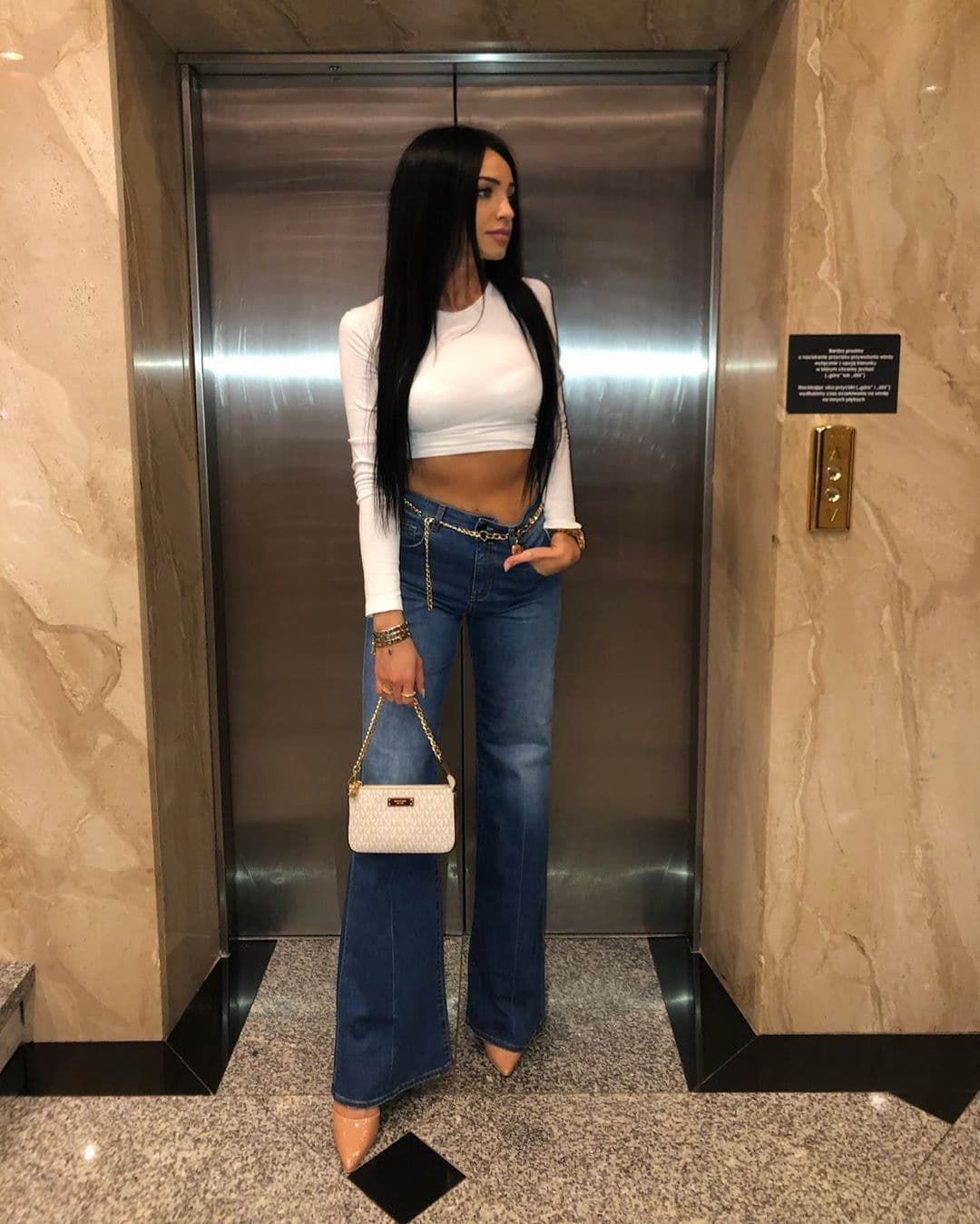 Wanda, 22, escort in Moscow — 170 cm, black hair (photo 6 of 10)